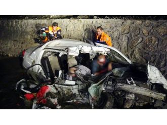 Otomobil Mezarlığa Döndü: 3’ü Çocuk 5 Ölü