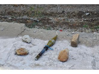 Teröristler Roketle Saldırdı