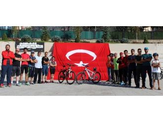 Erzurumlu Genç Bisikletçiler Şehitler İçin Pedal Çevirdiler