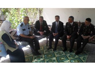 Kaymakam Şehit Annesini Ziyaret Etti