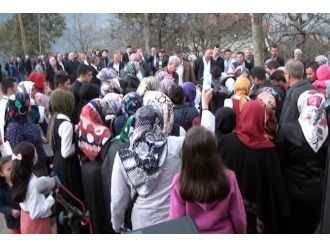 (Özel Haber) Düğünde Silah Sesine Dayanamayan Gelin Bayıldı