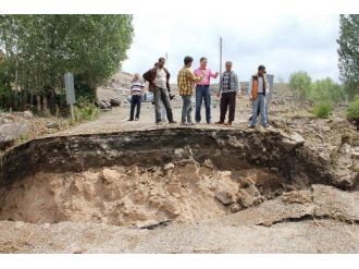 3 Köye Ulaşım Sağlayan Köprü Yıkıldı