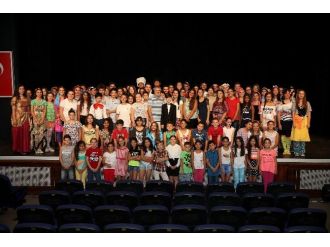 Karşıyaka Bu Yıl Da Tiyatroya Doyacak