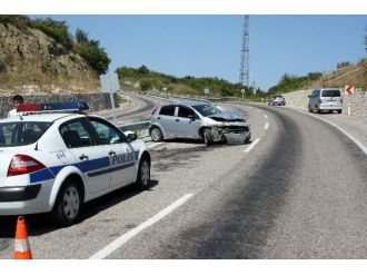 Kadın Sürücü Kazada Yaralandı