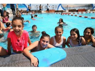Tatil Yapamayan Çocukların Havuz Keyfi