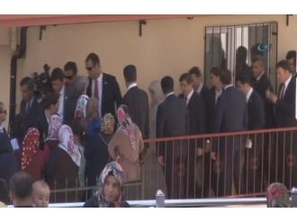 Davutoğlu’ndan Şehit Ailesine Ziyaret