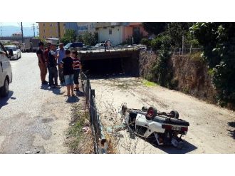 Otomobil Dere Yatağına Uçtu: İki Yaralı