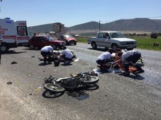 Motosikletle Kamyon Çarpıştı: İki Yaralı
