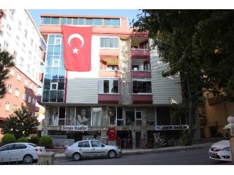 Şehit Polisin Evine Ateş Düştü