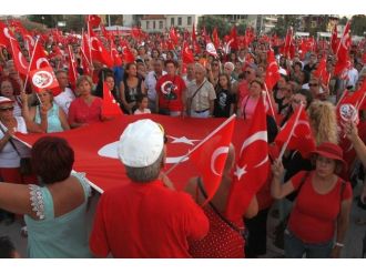 Kuşadası’nda Zafer Yürüyüşü