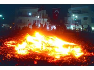 30 Siteden Havai Fişekli Zafer Kutlaması