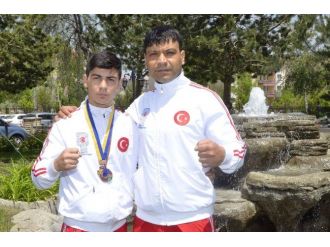 Palandöken Belediyesi Sporcusu Boksör Ahmet Otçu’ya Milli Davet