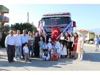 (Özel Haber) Denizli’de Tırlardan Oluşan Sünnet Konvoyu