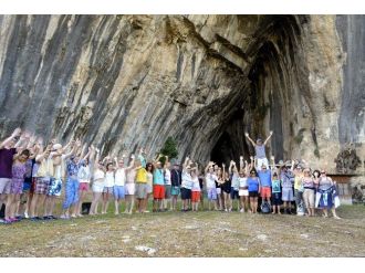 Girmeler Mağarası Yerli Ve Yabancı Turistlerin Akınına Uğruyor