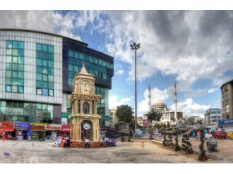 Küçükköy Meydanı’na Tarihi Ve Bugünü Simgeleyen Saat Kulesi