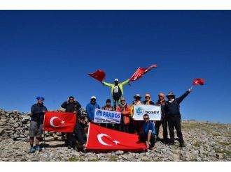 Dağcılar Zafer Bayramı İçin Zirveye Tırmandı