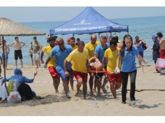 Biri Kurtarıyor, Diğeri Hayata Döndürüyor