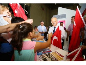Bayraklı Belediyesi Standında 30 Ağustos Coşkusu