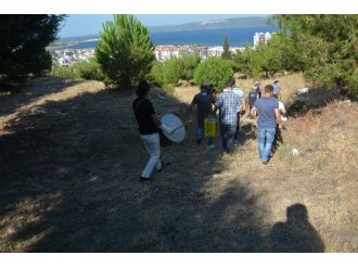 Üniversiteyi İşgal Eden Domuzları Teneke Çalarak Kovdular