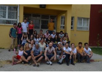 Gönüllülerden Okula Kütüphane