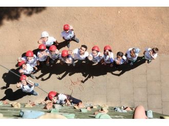 Minik Sporcular Macera Parkında Birbirleriyle Yarıştı