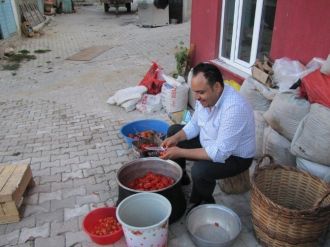 Kendi Salçalarını Kendileri Yapıyorlar