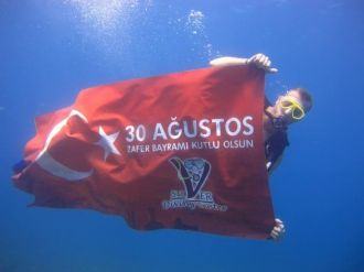 30 Ağustos Zafer Bayramını Sualtı Müzesinde Kutladılar