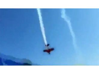 Gösteri Uçağı Yere Çakıldı !