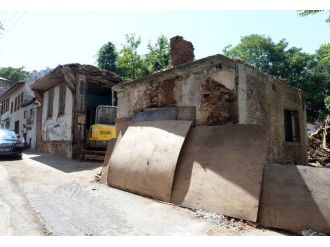 Osmangazi Metruk Yapılardan Temizleniyor