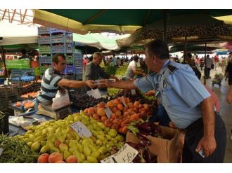 Yunusemre Zabıtasından Pazarcılara Tanıtım Kartı