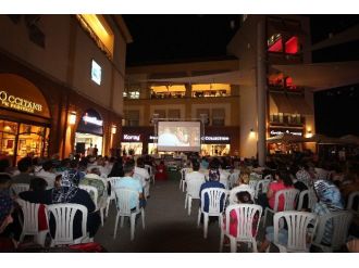 Forum Mersin’de Komedi Filmleri Gösterildi