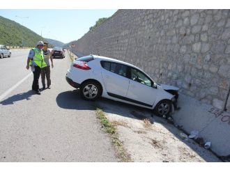 Öğretmen İle Eşi Kazada Yaralandı