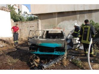 Park Halindeki Kamyonet Ateşe Verildi