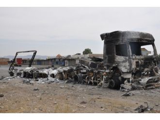 Silopi’de Ydg-h Üyeleri 5 Tır’ı Ateşe Verdi