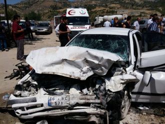 Feci Kaza: 1 Ölü, 3 Yaralı