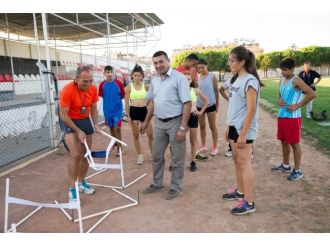Spor Malzemeleri Hediye Etti