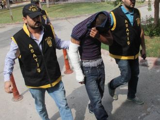 Muhabirin Sorusuna Bülent Ersoy’a Küfrederek Cevap Verdi