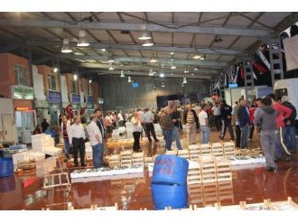 Karamürsel’de İlk Balık Mezadı Dualarla Yapıldı