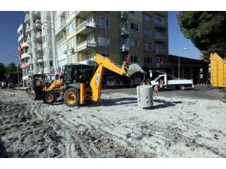 Adnan Menderes Bulvarı’nda Sıcak Asfalt Çalışmasına Başladı