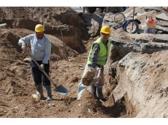 2000 Evler Mahallesinin Bir Bölümünde İçmesuyu Ana Şebeke Hattı Yenilendi