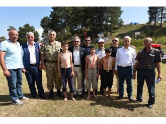 Pehlivanlar Uzundere’de Buluştu