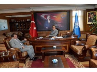 Yakutiye Kaymakamı Helvacı, Başkan Bulutları Ziyaret Etti