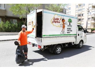 Bayat Ekmek Toplama Projesi İle Hayvanlara Yem Sağlanıyor