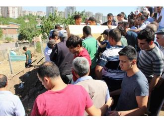 Teröristlerin Katlettiği Doktora Kürtçe Ağıtlarla Veda