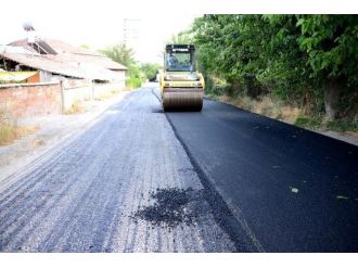 Çarmuzu Mahallesi’nin Yolları Asfaltlanıyor