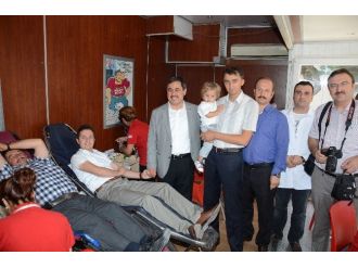 Kızılay’a Protokol Desteği