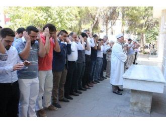 Diyarbakır’da Öldürülen Ak Parti Yöneticisi İçin Denizli’de Gıyabi Cenaze Namazı