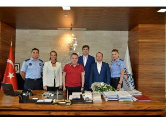 Zabıtalar Başkan Böcek’i Ziyaret Etti