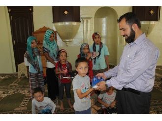 Yaz Kur’an Kursuna Katılan Öğrencilere Ayakkabı Yardımı