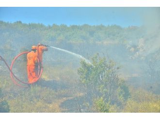Dolgu Alanındaki Molozlarda Çıkan Yangın Korkuttu